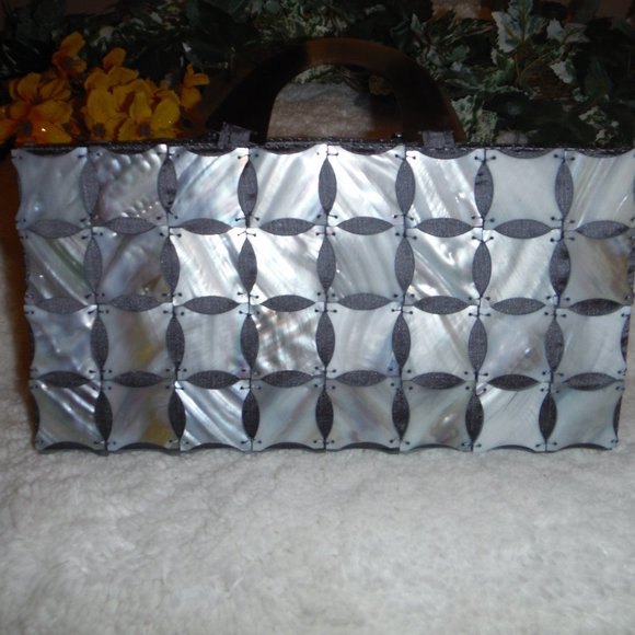 SHIRA LEAH  LITTLE PURSE - Picture 1 of 5